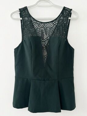 NWOT Dynamite Deep Forest Green Sleeveless Deep Plunge Lace Top Large